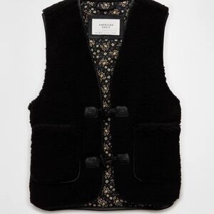 American Eagle Black Sherpa Vest